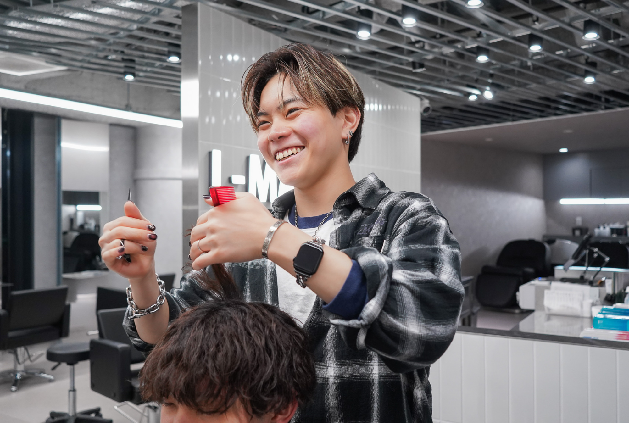 メンズのスタイリストがセミマンツー制度で最後まで