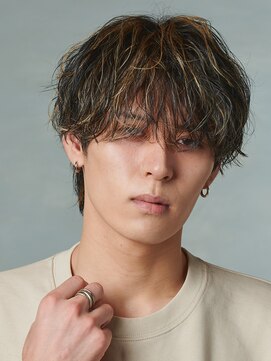 スパイラルパーマ/ツイストパーマ/メンズ/センターパート/波巻き