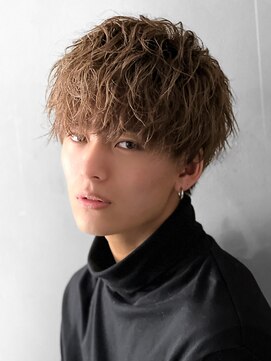 波巻きパーマ/スパイラルパーマ/メンズ/眉毛/短髪/サーフカール